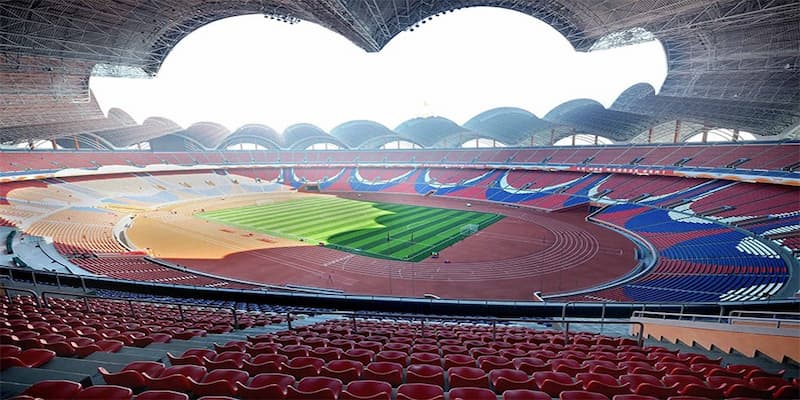 Khám phá top 10 sân bóng đá lớn nhất thế giới hiện nay 2 Rungrado May Day Stadium với sức chứa 114.000 chỗ ngồi